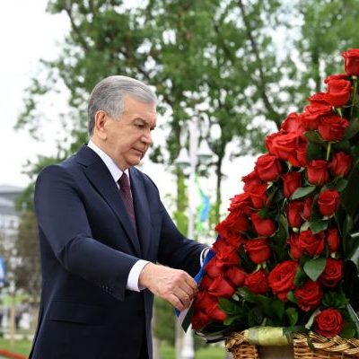Президент Узбекистана посетил Парк Победы в Ташкенте