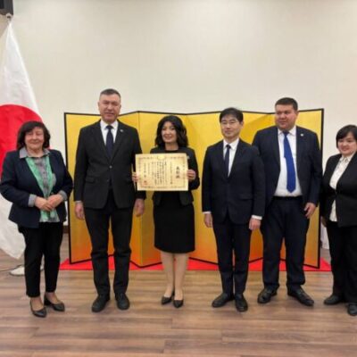 Узбекский педагог награжден почетной грамотой МИД Японии